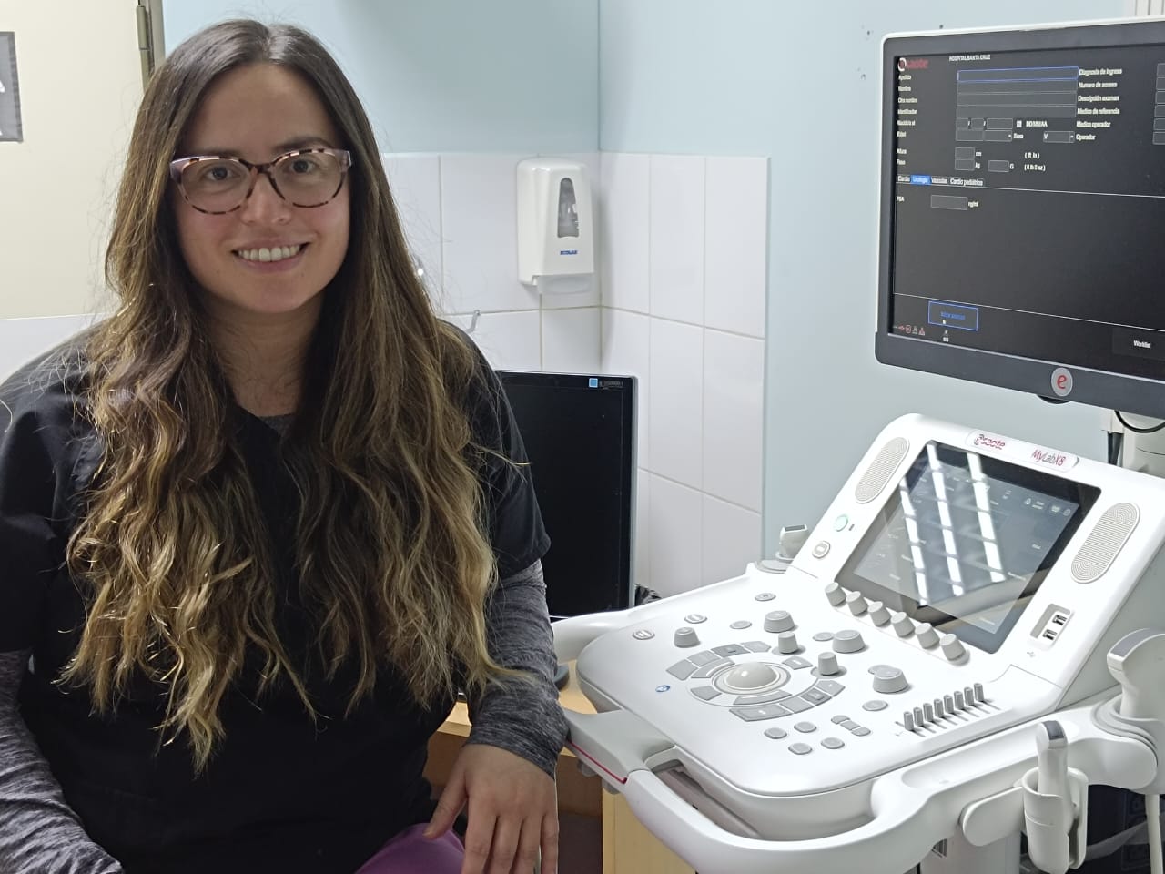 Nueva radióloga fortalece resolutividad y atención de pacientes en Hospital de Santa Cruz