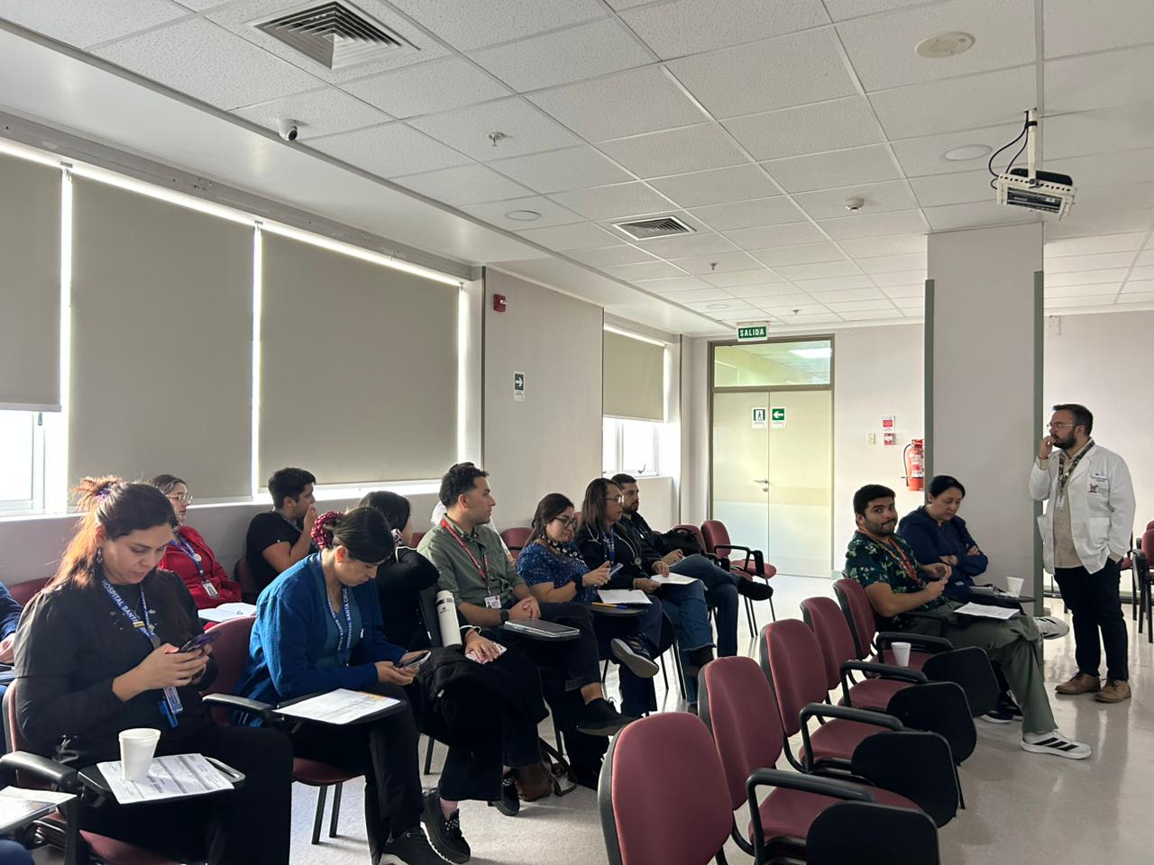 Hospital de Santa Cruz fortalece coordinación de la red asistencial de la microárea